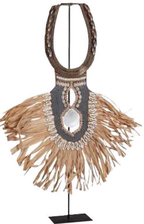 Deco colar conchas/fibras em suporte metal