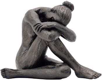 Escultura mulher 35,6*25,3*30H poliresina